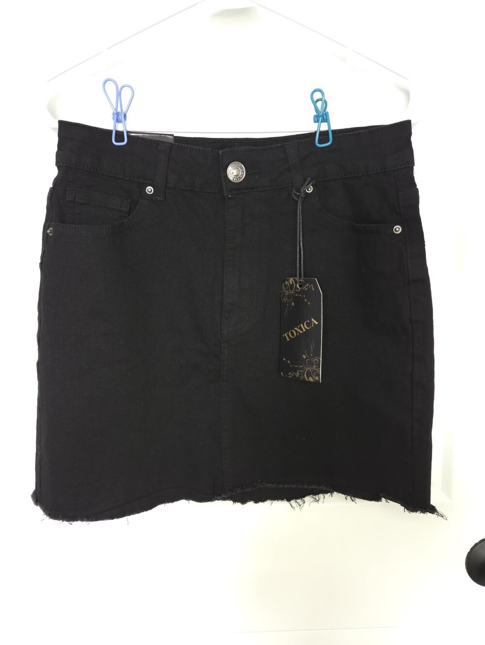 Toxica Jeans Black Denim Mini Skirt Women’s Size M NWT Raw Hem Stretch Jean Skir